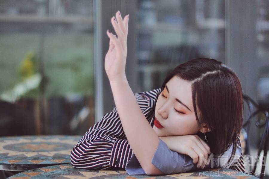 情绪模特