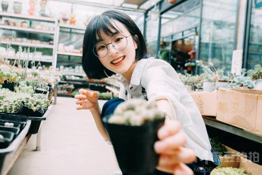 情绪模特
