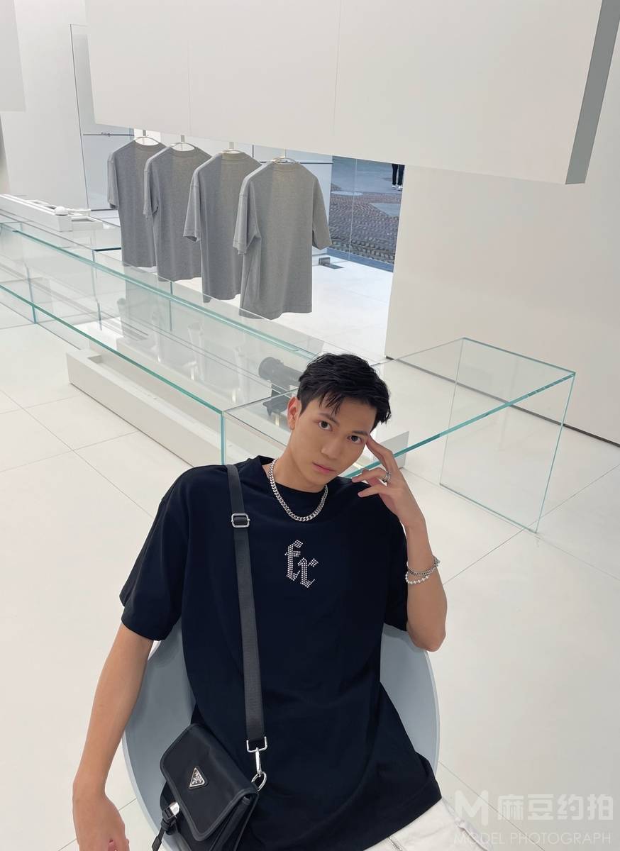 黑白模特