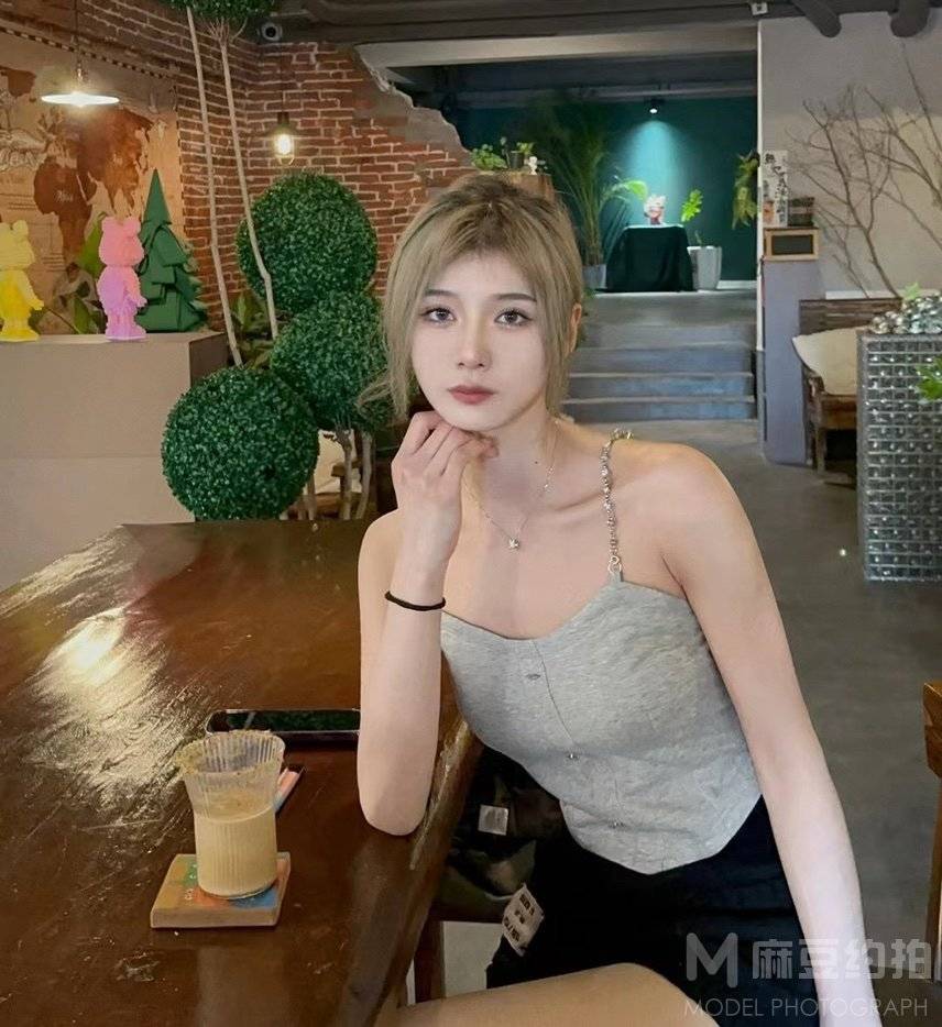 黑白模特