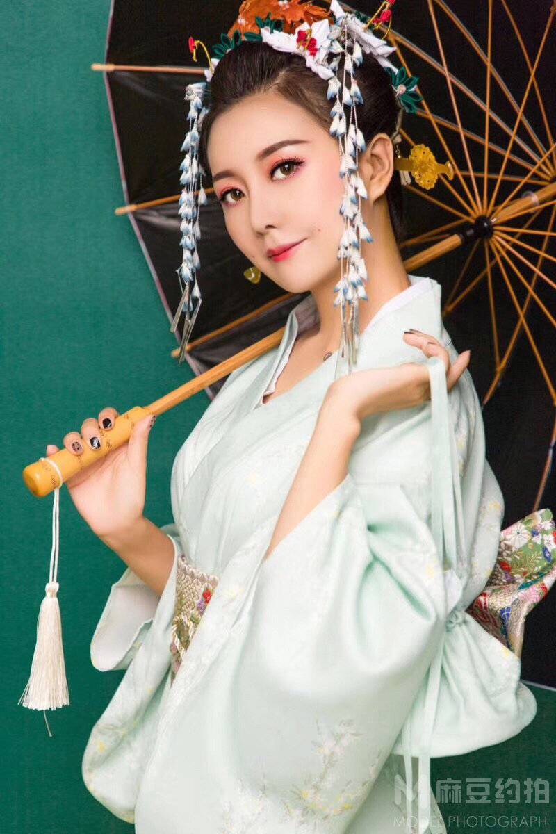 汉服模特