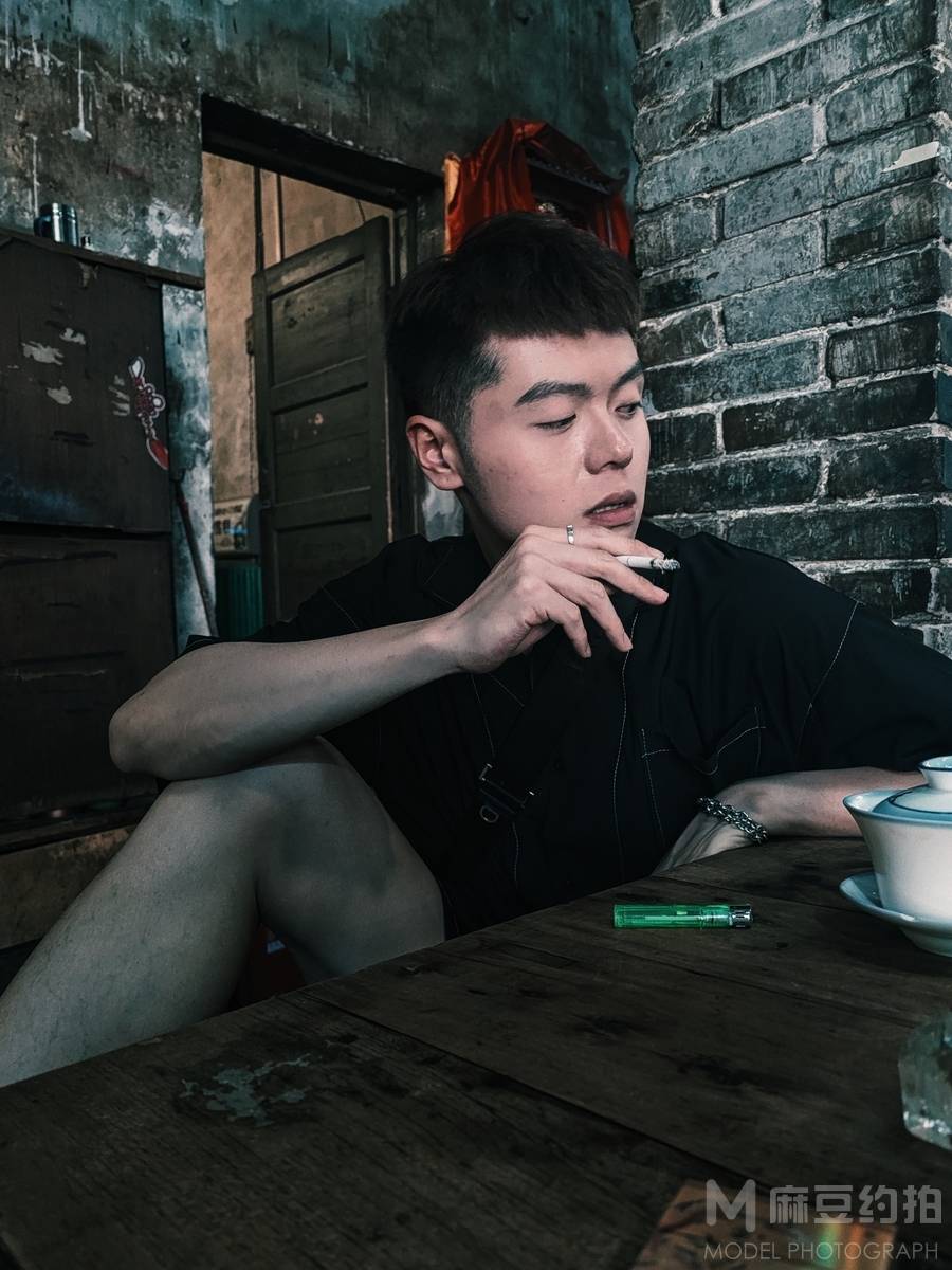 情绪模特