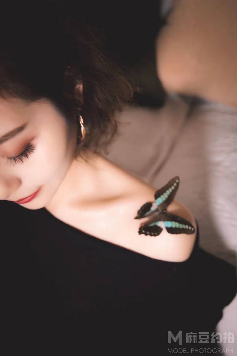 情绪模特