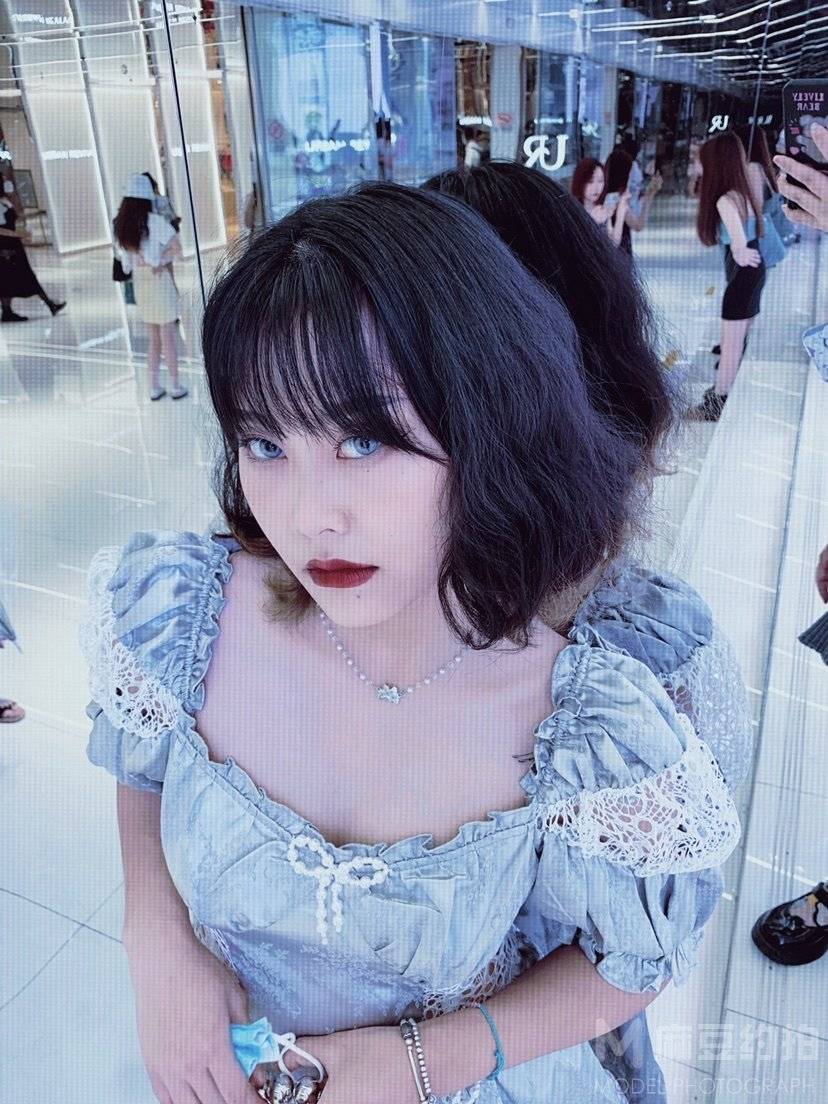 情绪模特