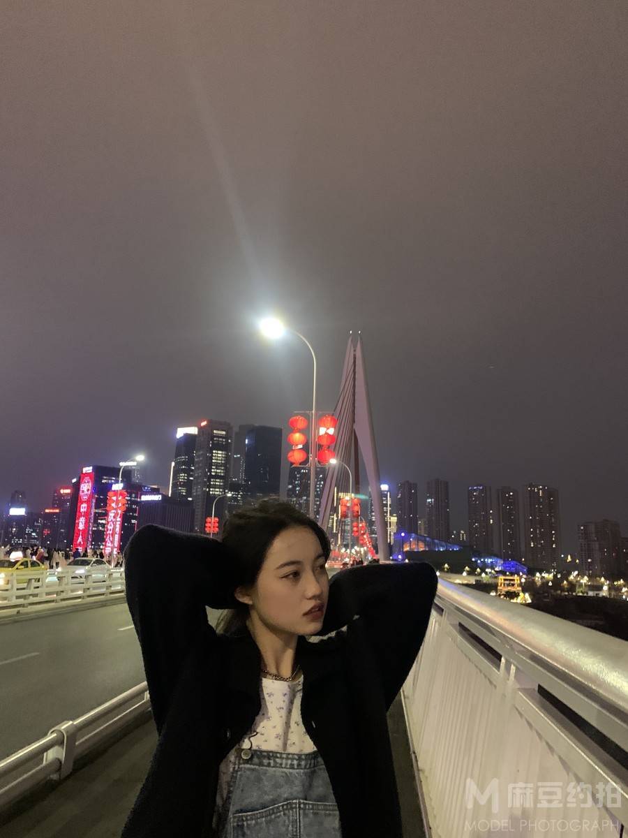 夜景模特