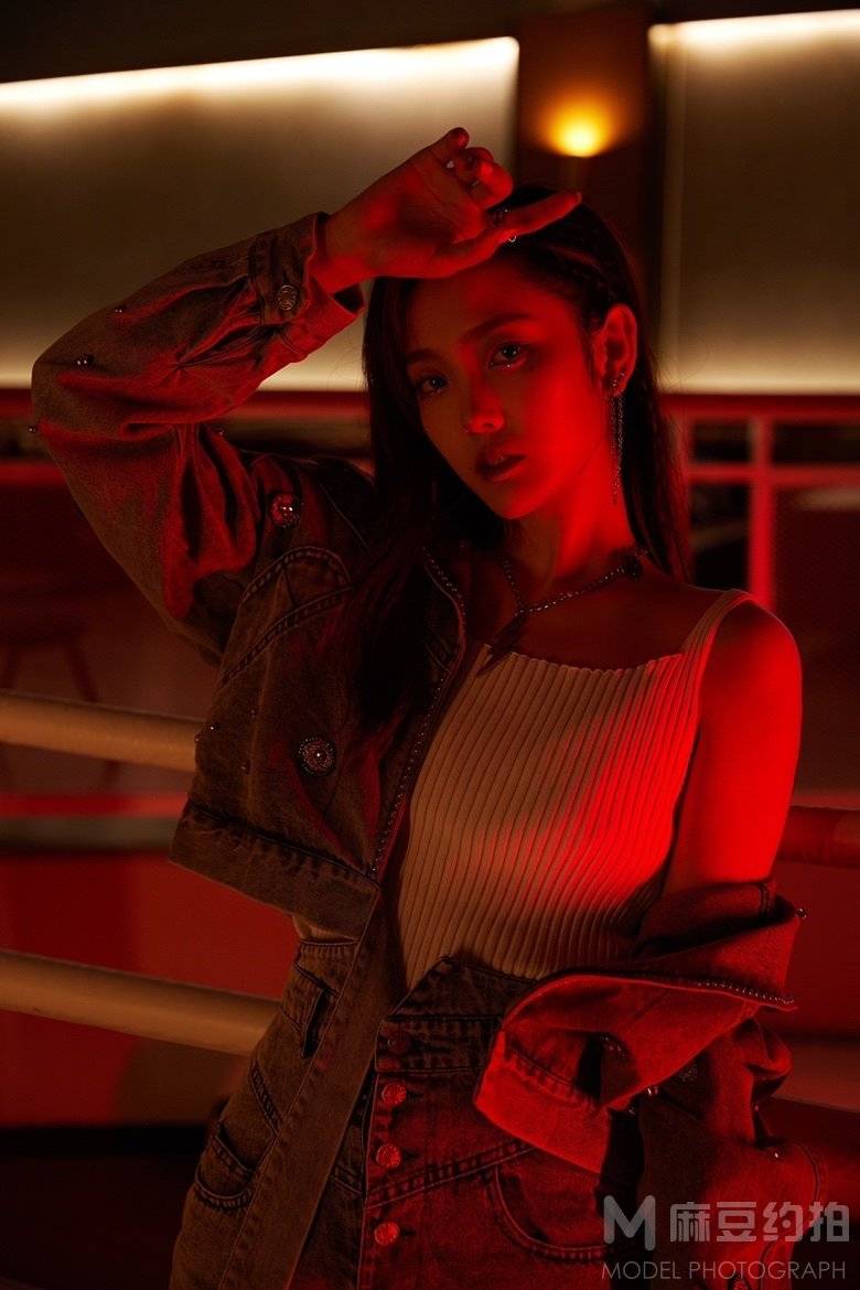 情绪模特