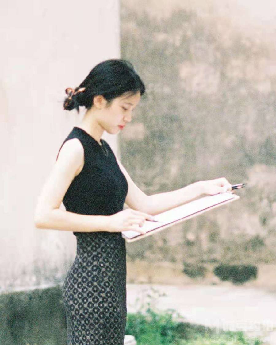 情绪模特