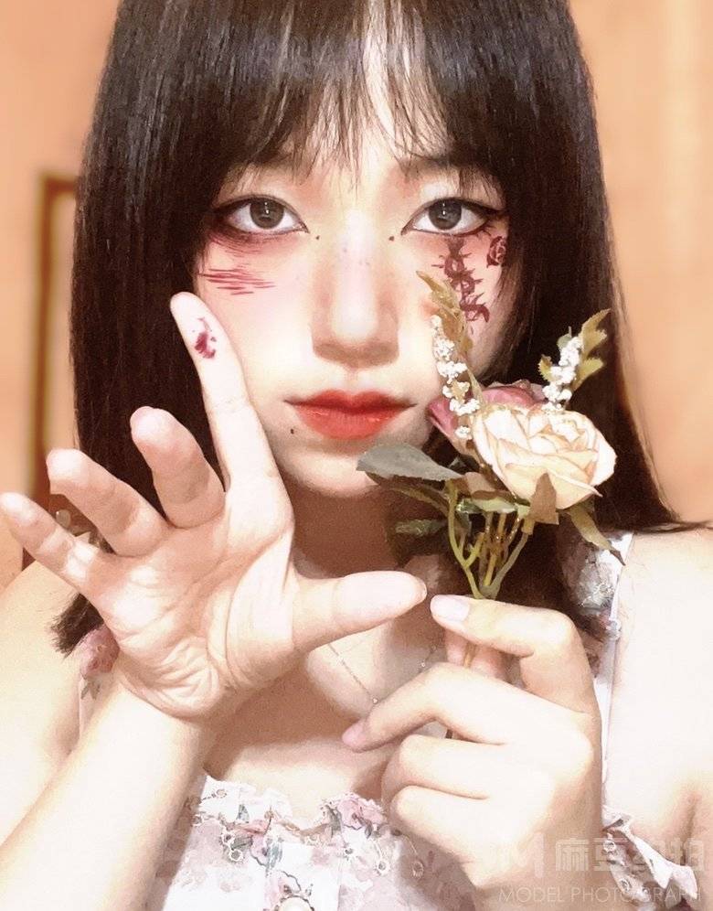 情绪模特