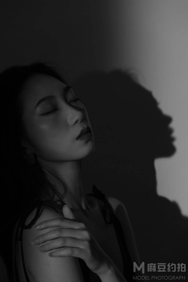 黑白模特