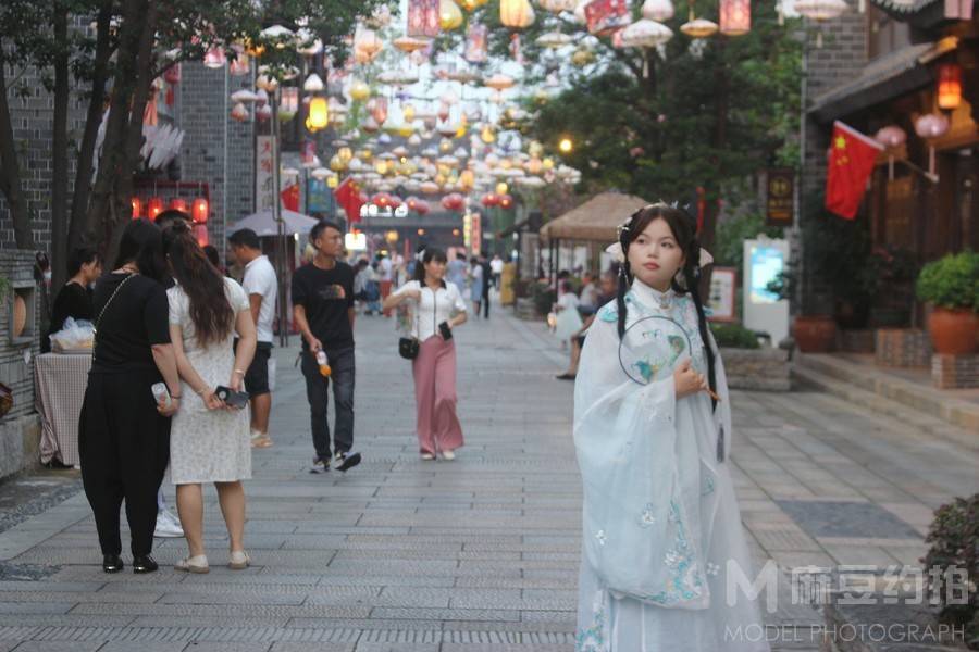 汉服模特