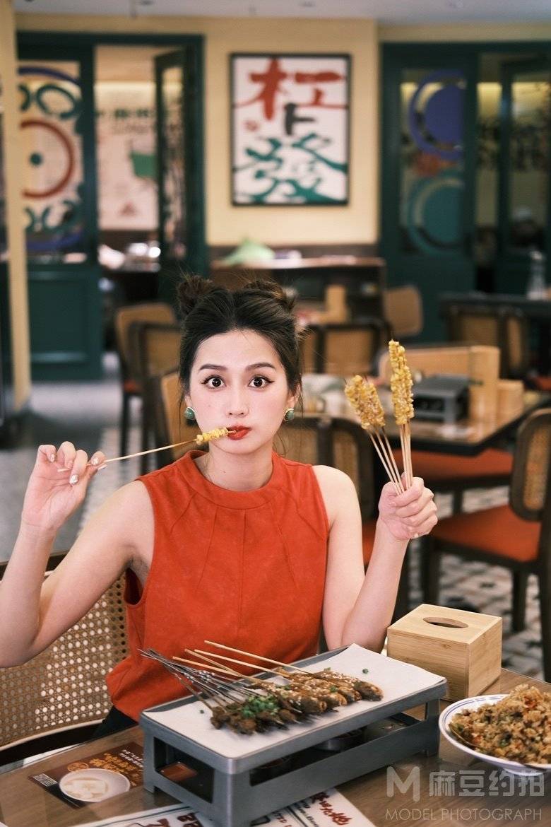 情绪模特