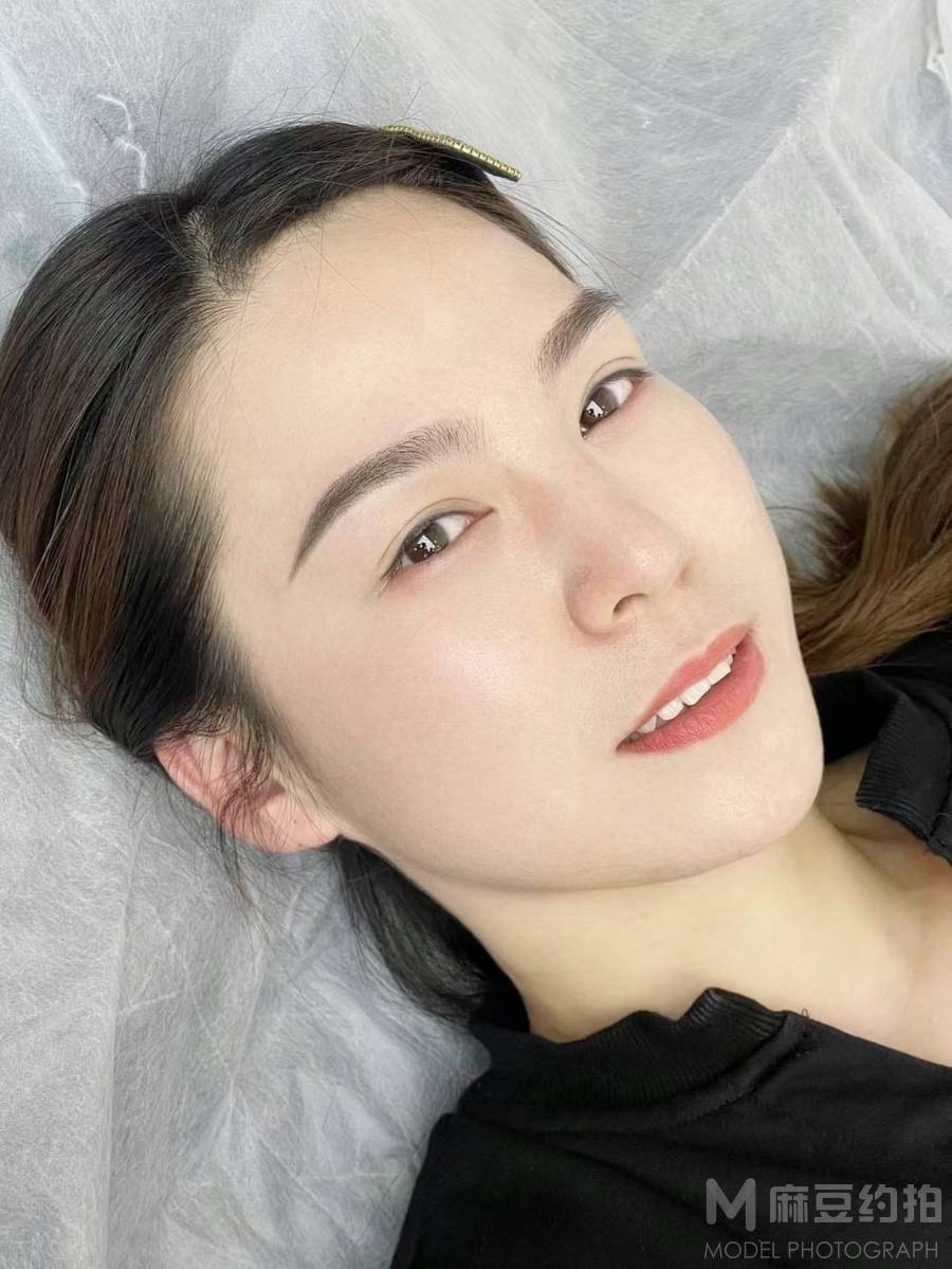 妆容模特