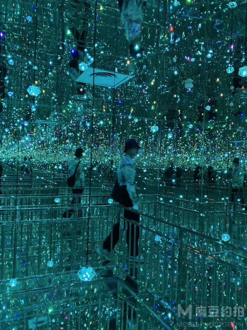 黑白模特