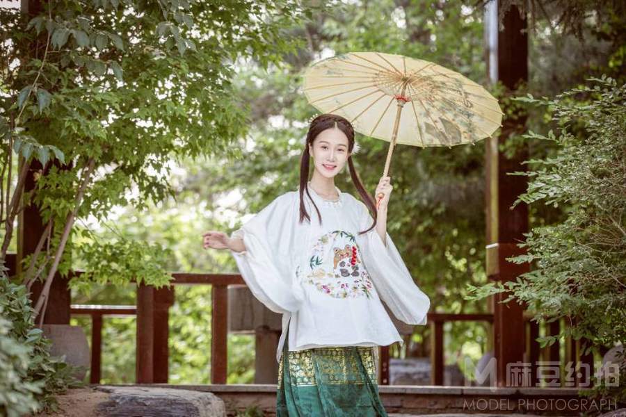 汉服模特