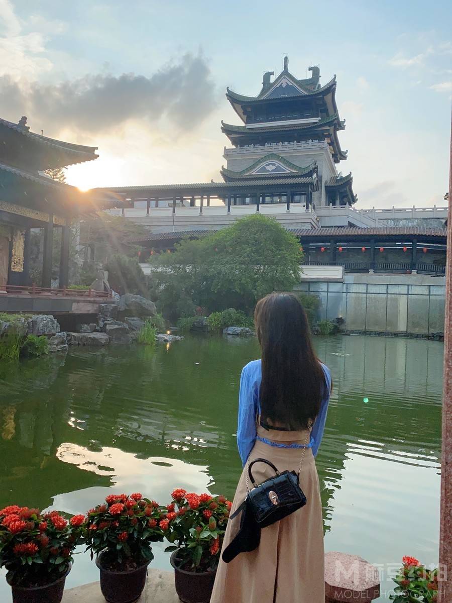 情绪模特