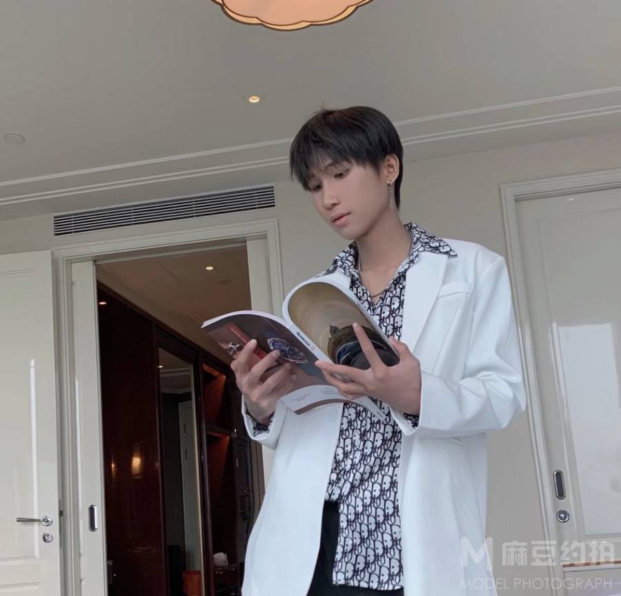 黑白模特