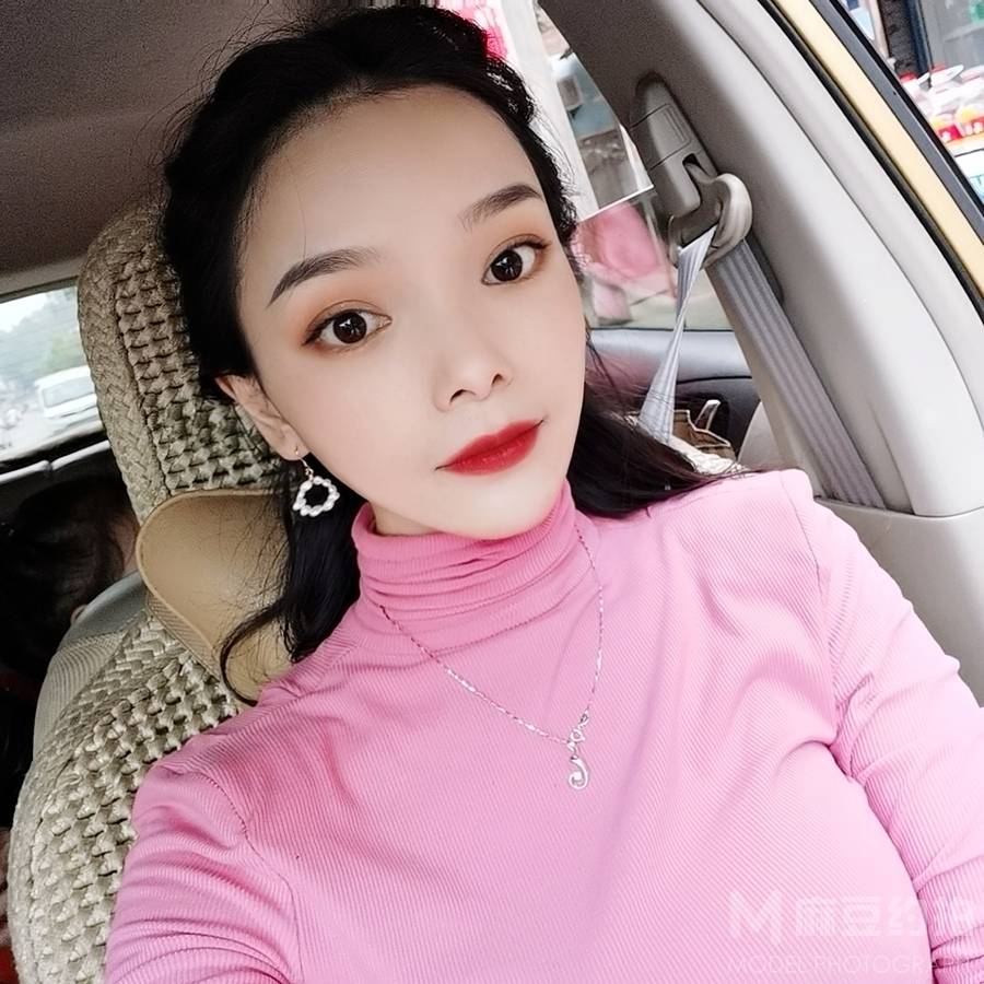 黑白模特