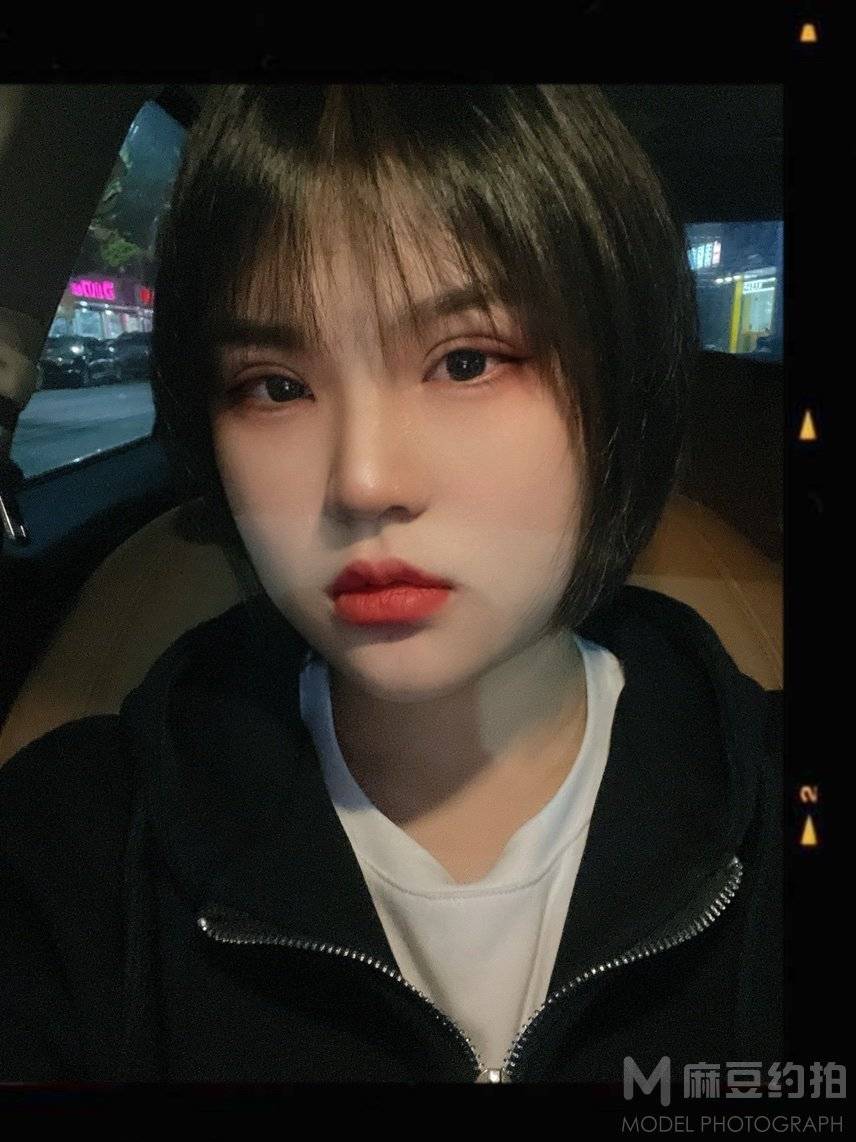 黑白模特