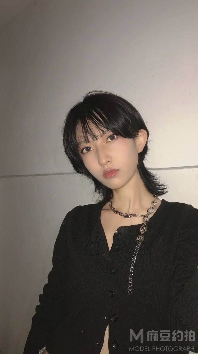 黑白模特