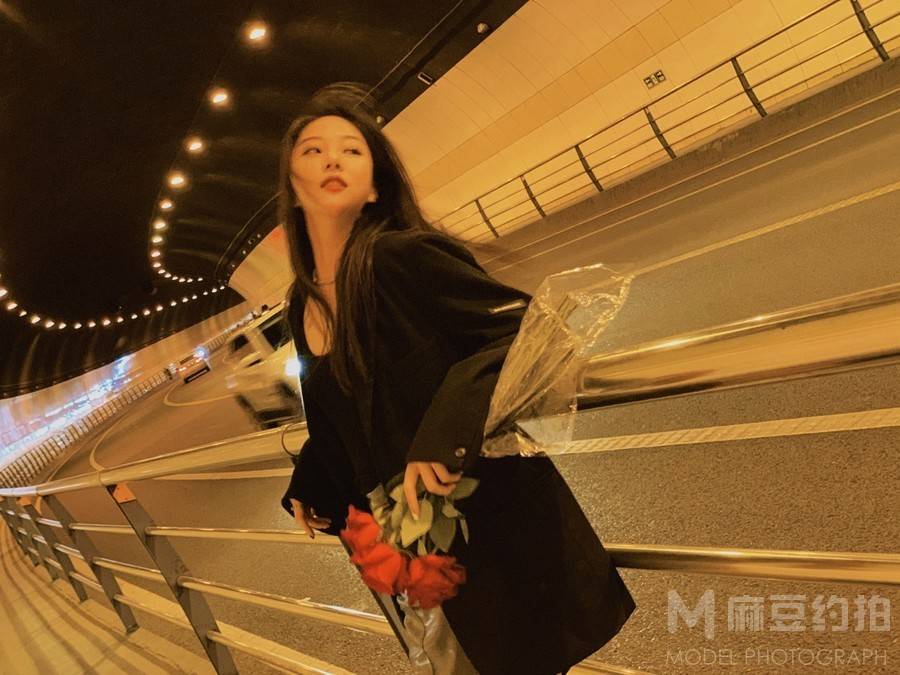 情绪模特