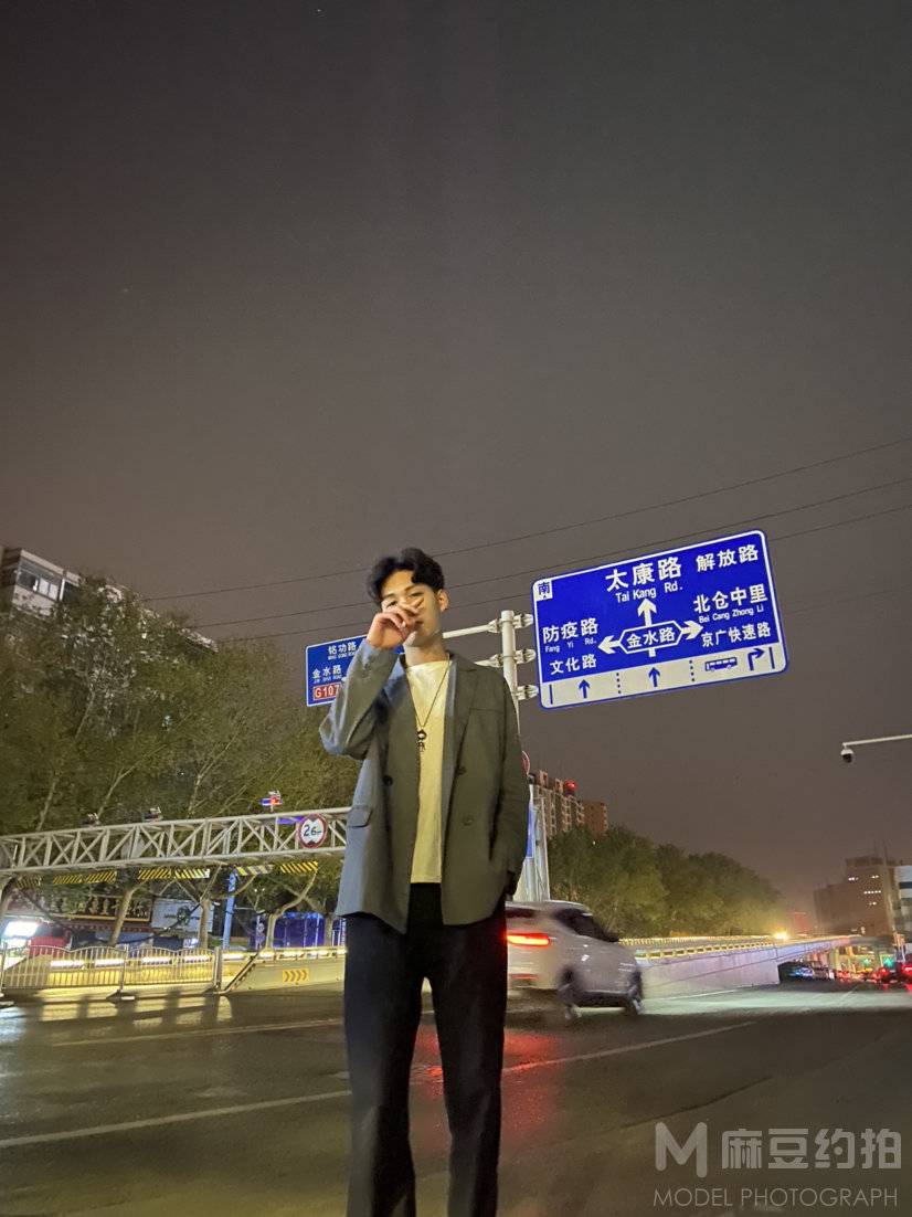 校园模特