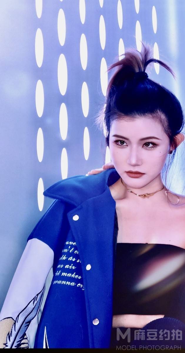 情绪模特