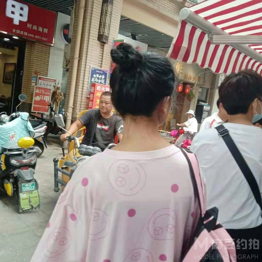 校园模特