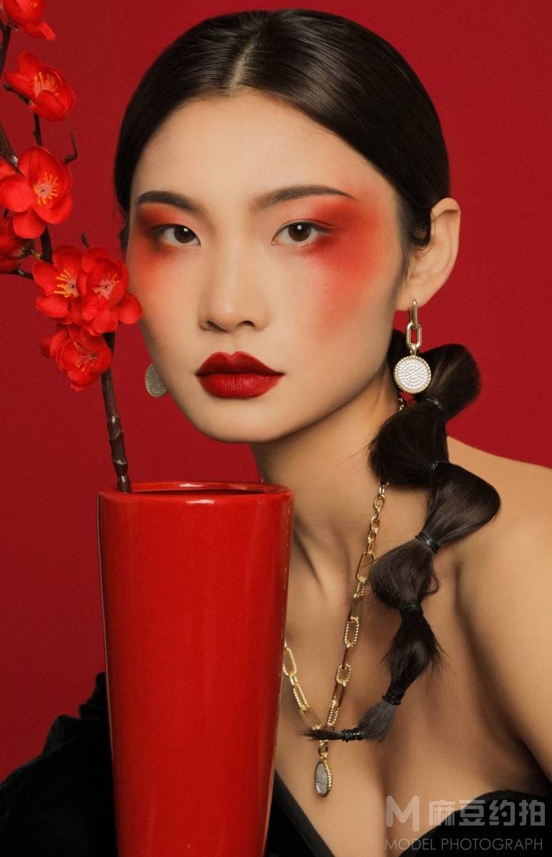 情绪模特