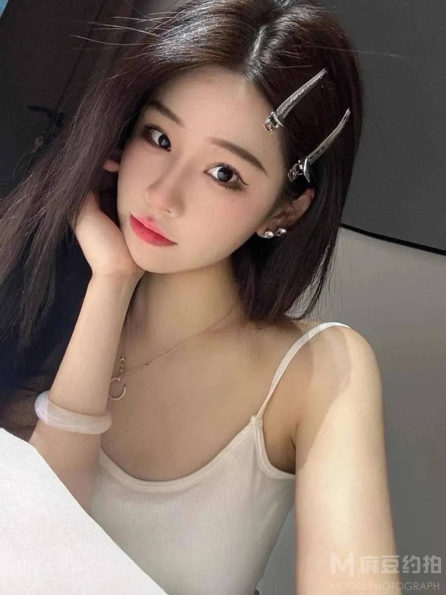 宝丽来模特