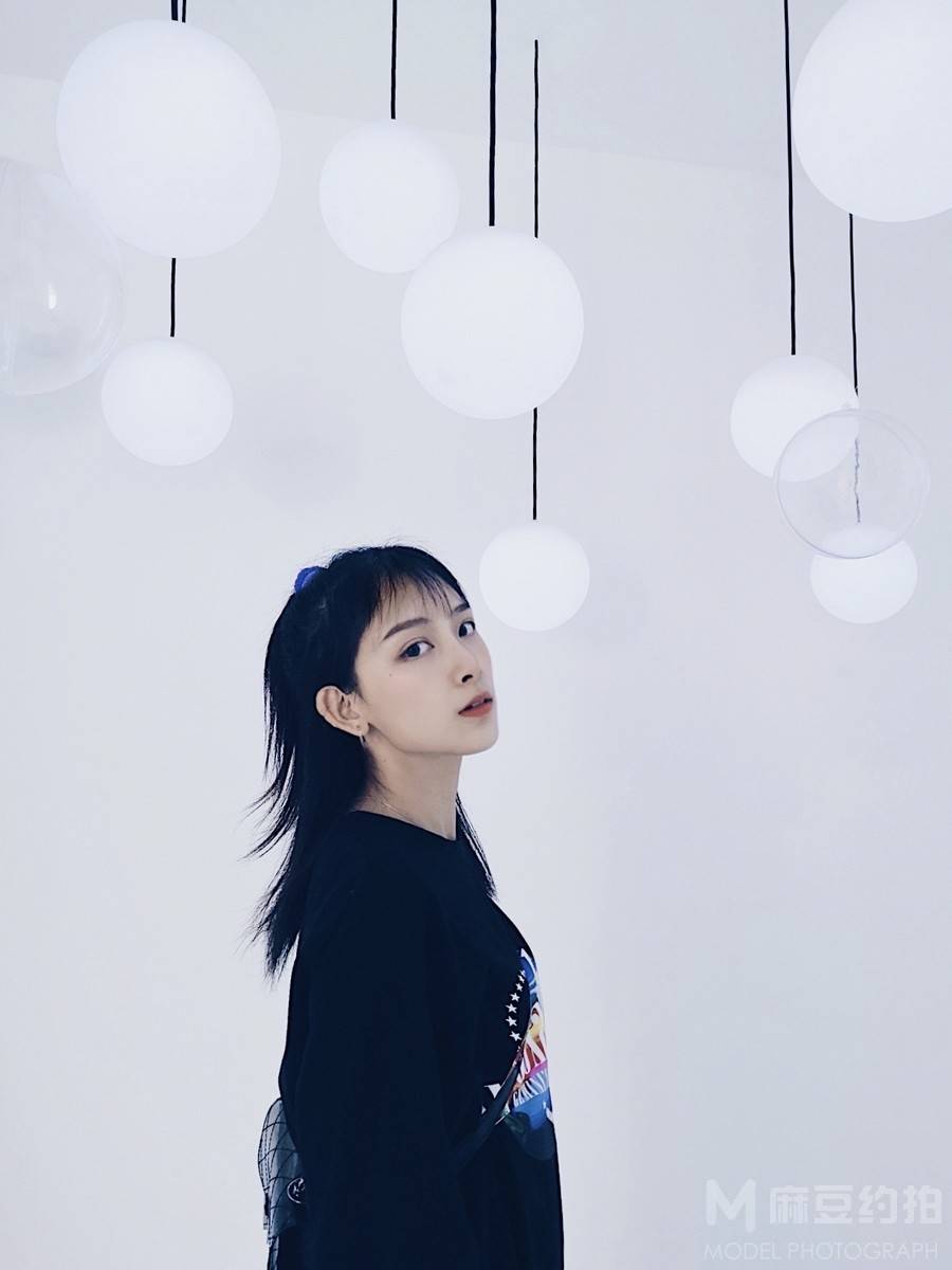 情绪模特