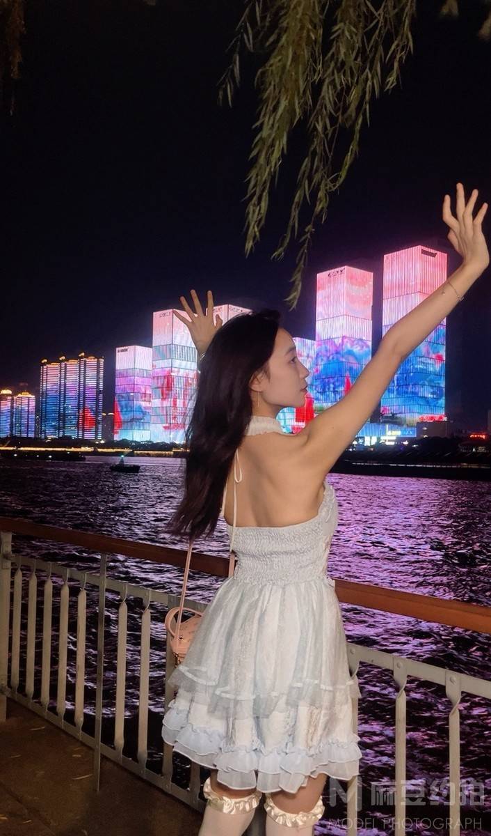 清新模特