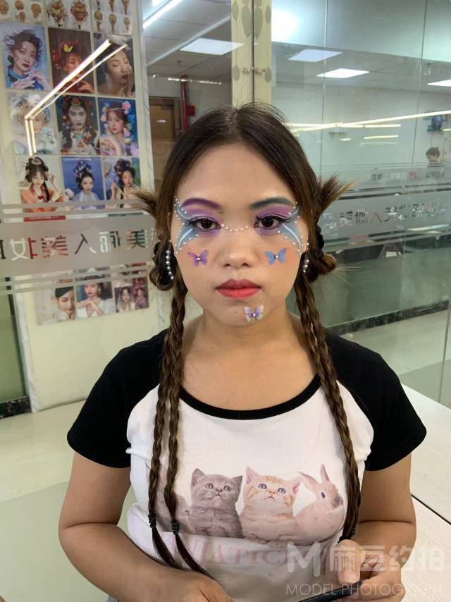 妆容模特