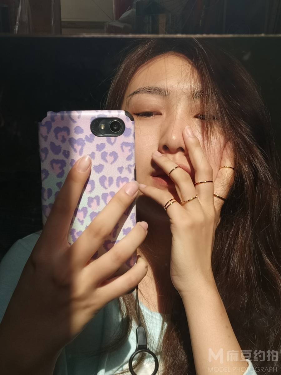 情绪模特