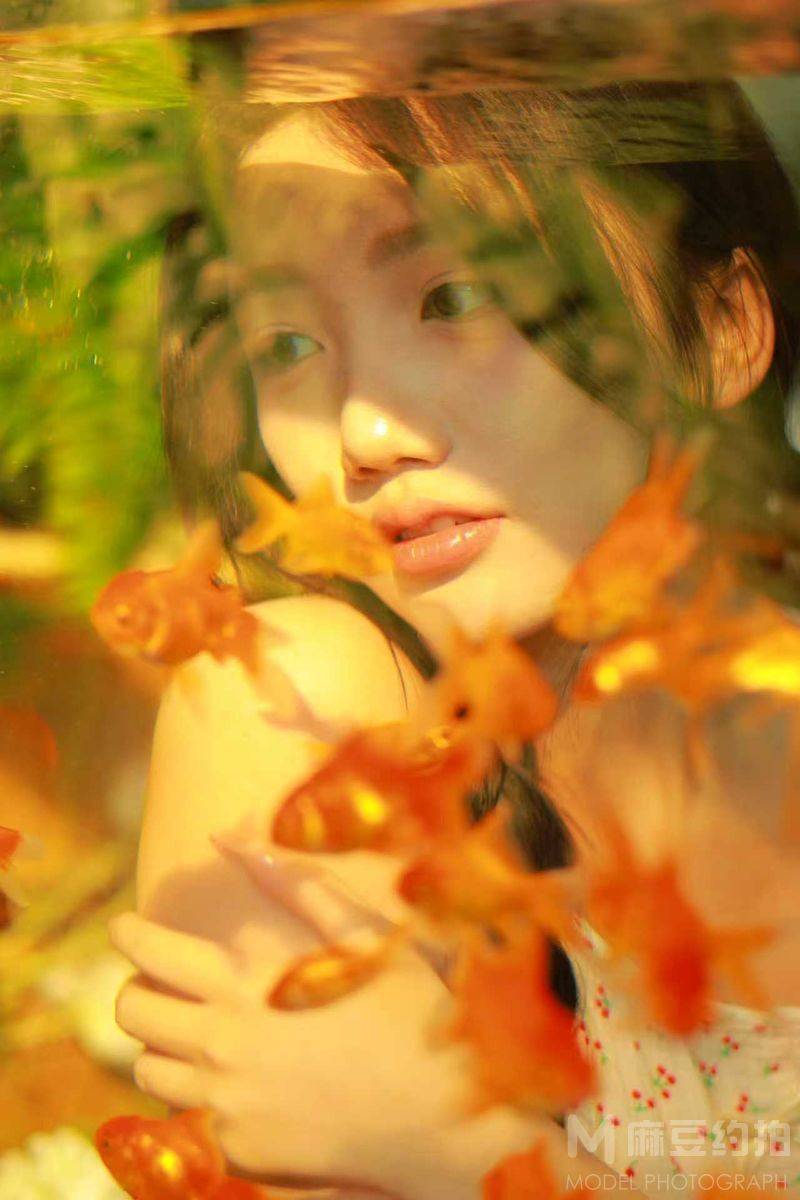 情绪模特