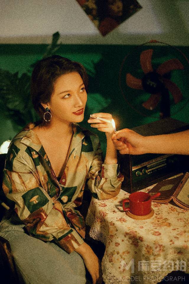 情绪模特
