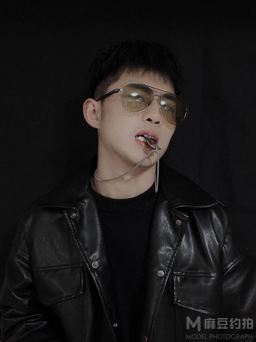 黑白模特