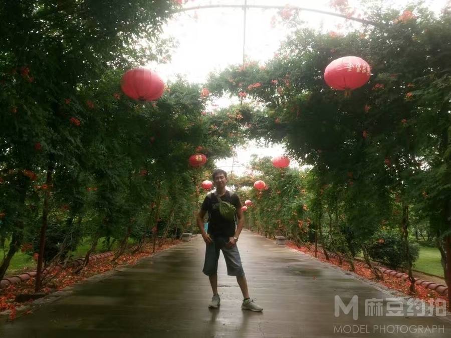 情绪模特