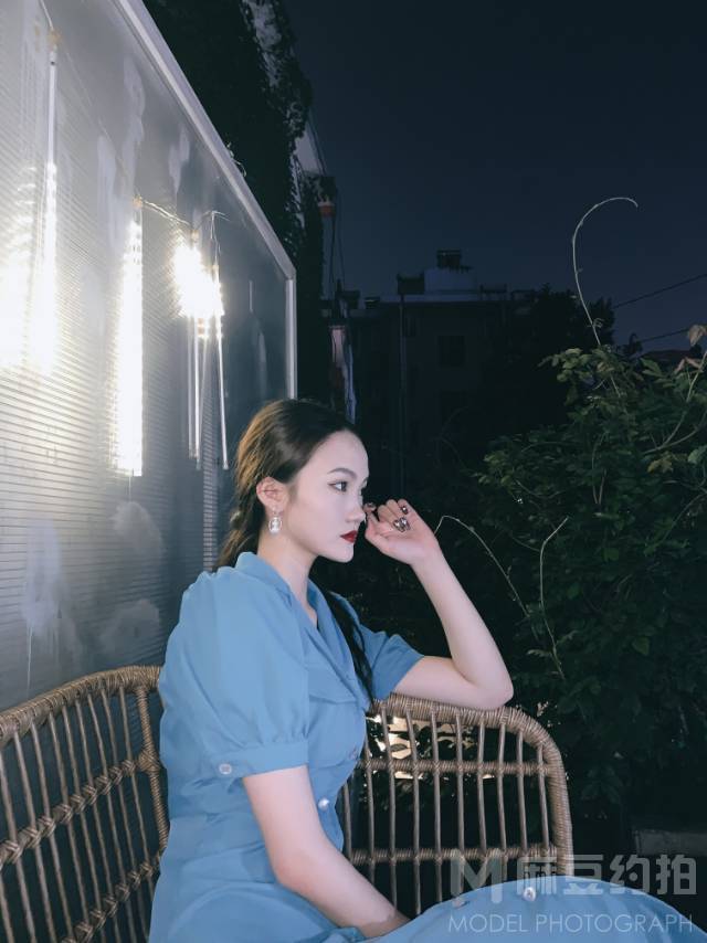 情绪模特