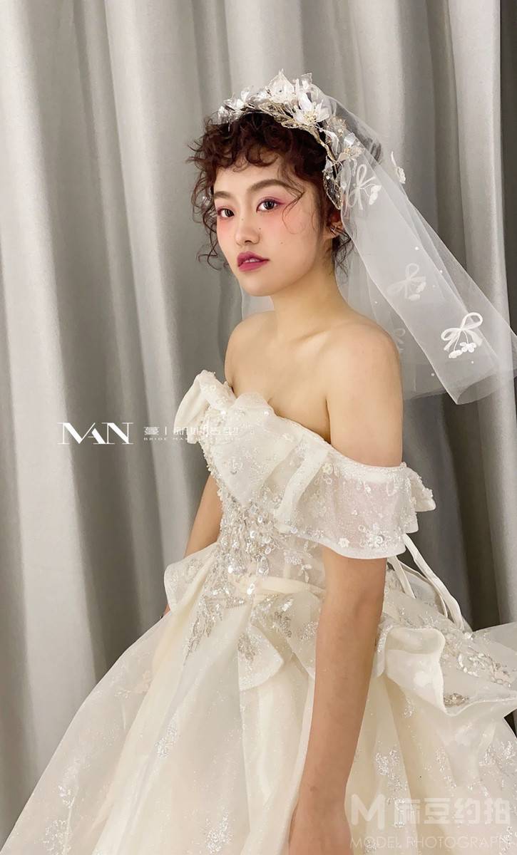 黑白模特