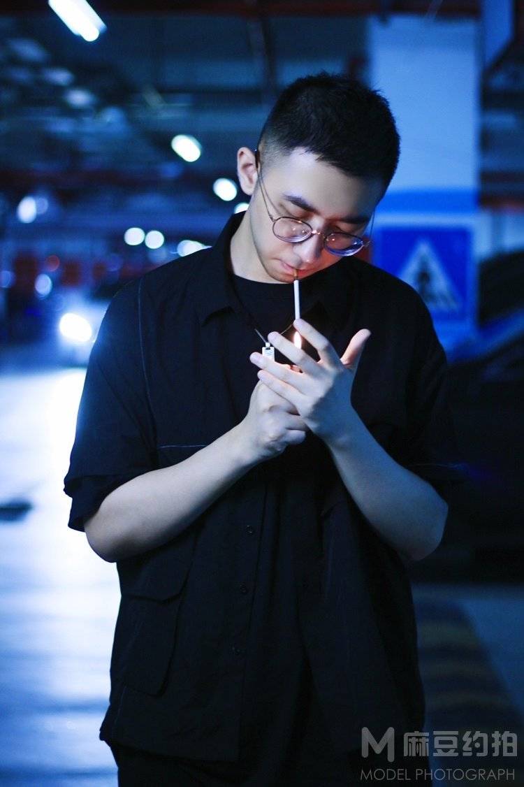 情绪模特