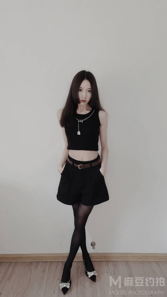 黑白模特