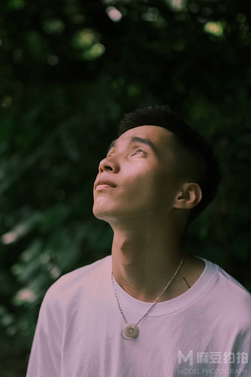 情绪模特