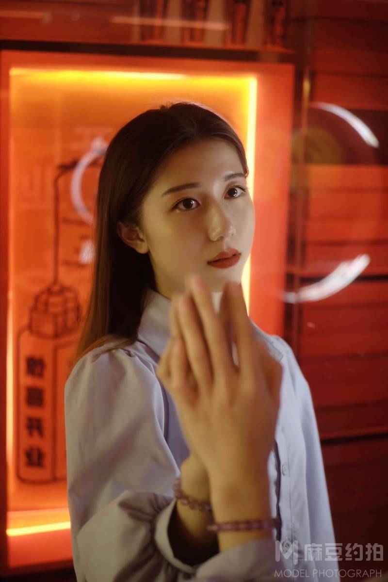 情绪模特