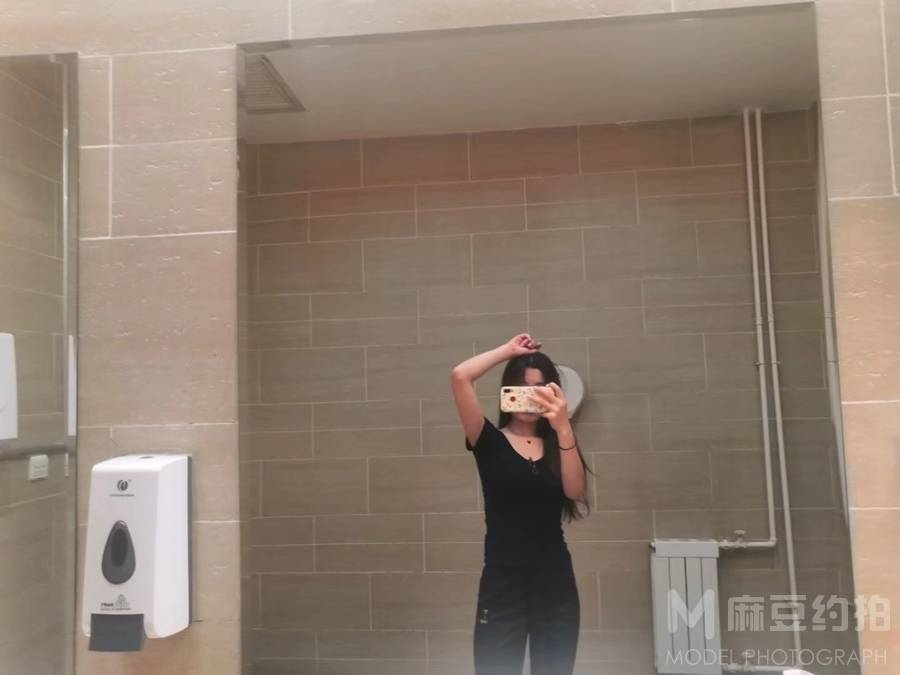 黑白模特