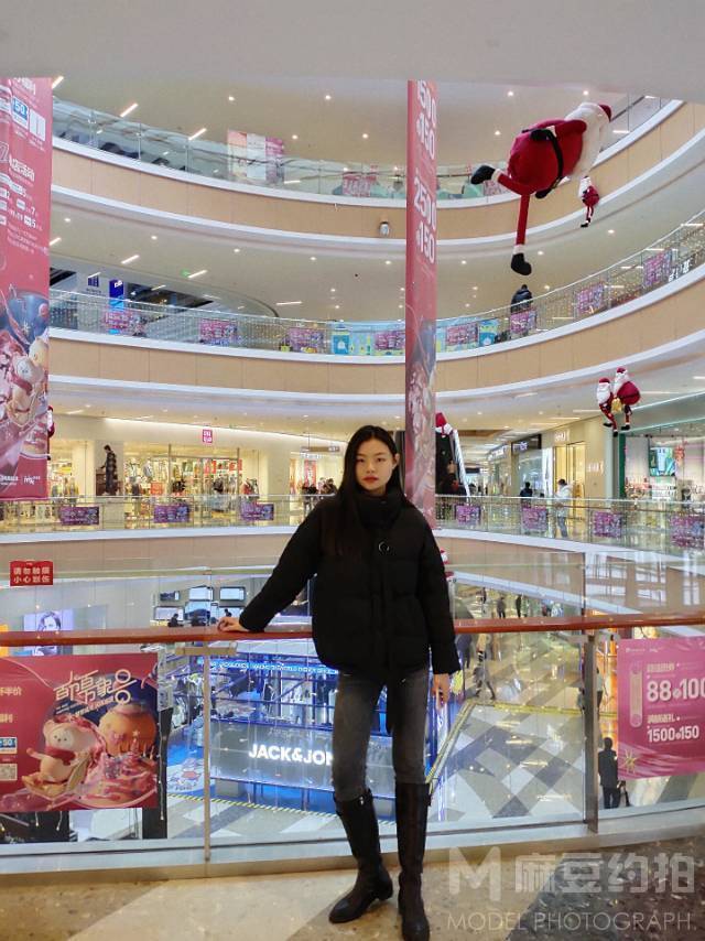 情绪模特