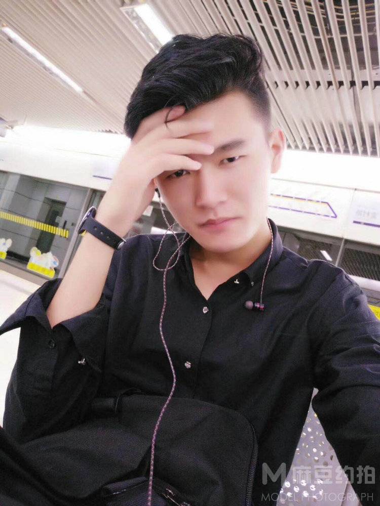 黑白模特