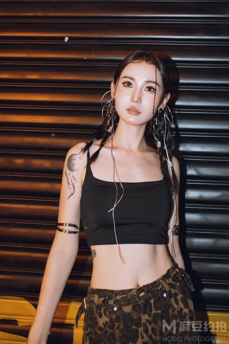 情绪模特
