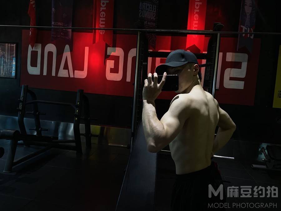 黑白模特