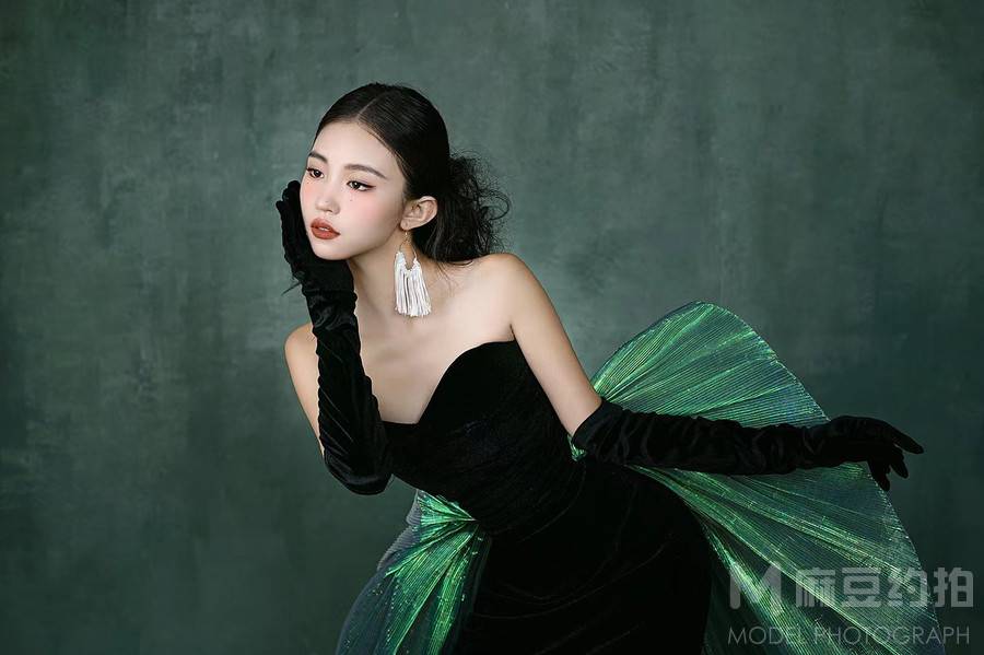情绪模特
