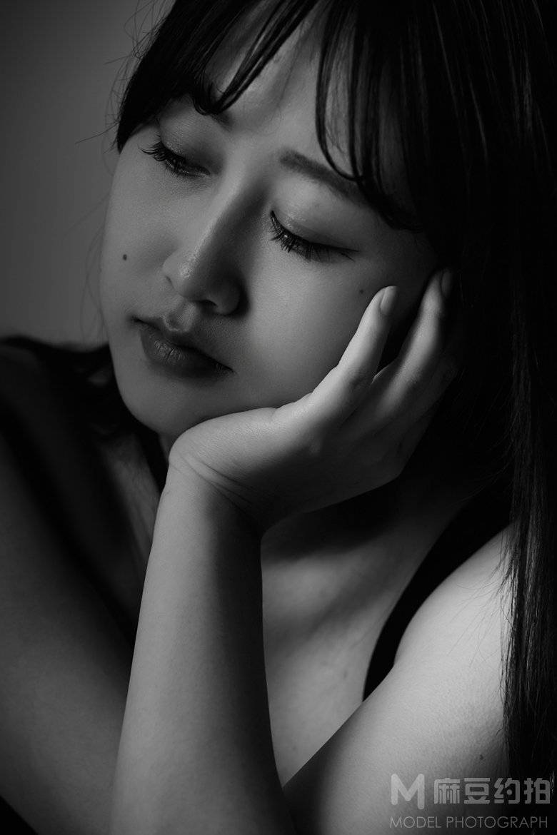 情绪模特